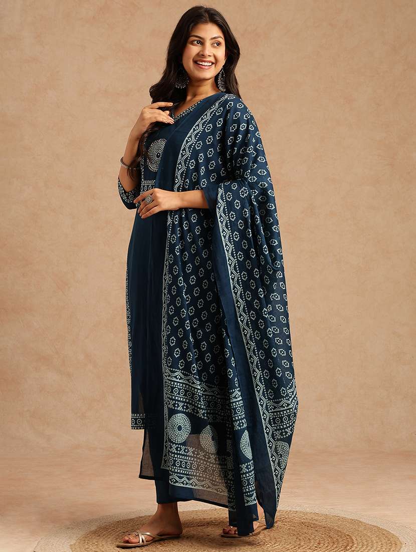 women bandhani printed three quarter sleeve kurta pant with dupatta set - 22074153 -  Standard Image - 2