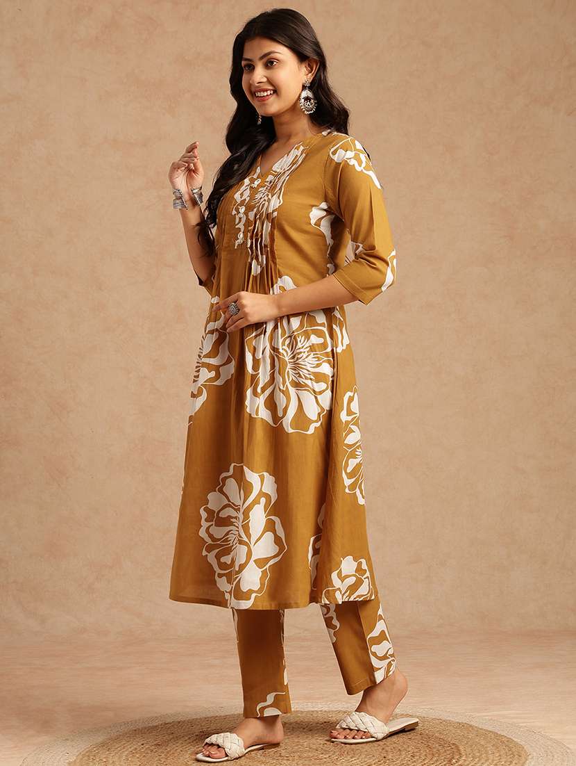 women printed three quarter sleeve kurta pant set - 22074155 - Standard Image - 2