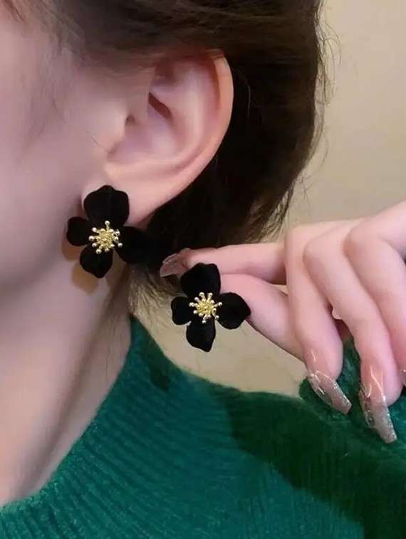 women black alloy flower studs earring - 22074174 -  Standard Image - 2