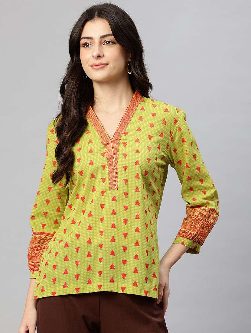 women printed three quarter sleeve regular top