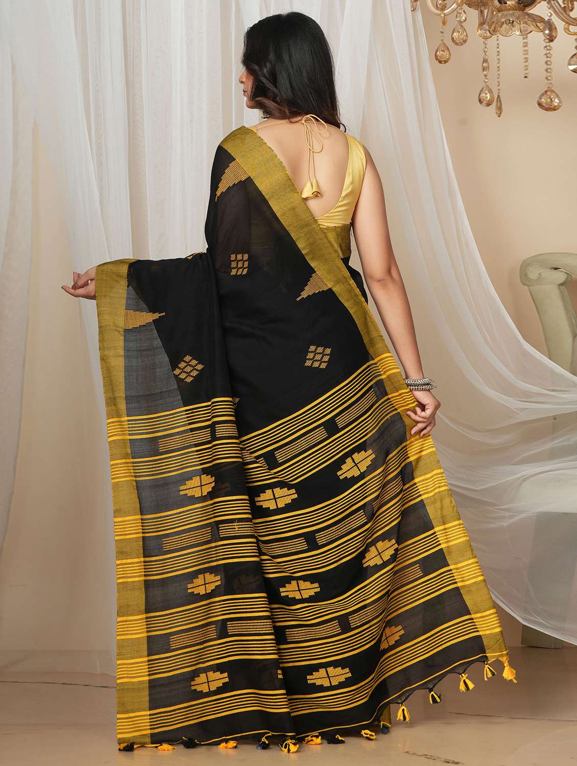 women self design handloom saree with blouse - 22076023 -  Standard Image - 2