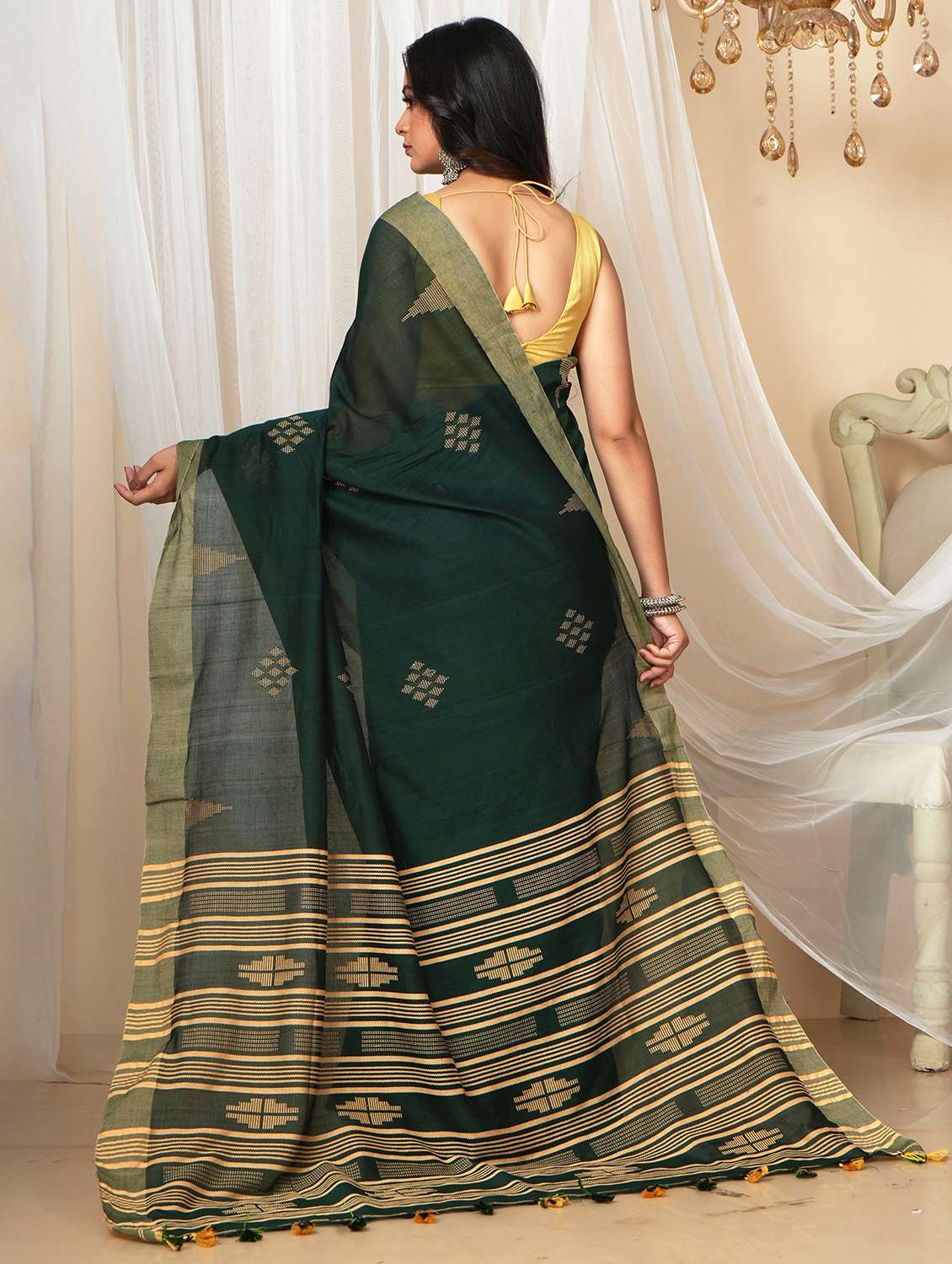 women self design handloom saree with blouse - 22076024 -  Standard Image - 2