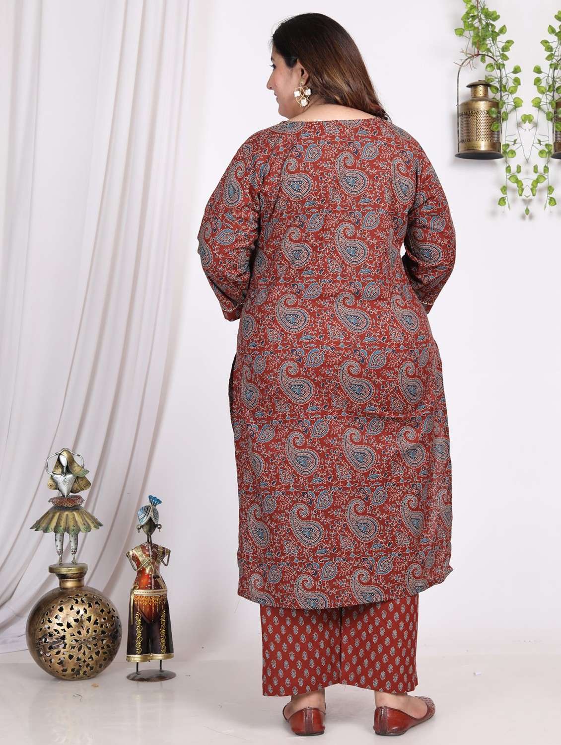women paisley printed three quarter sleeve kurta pant with dupatta set - 22076475 -  Standard Image - 2