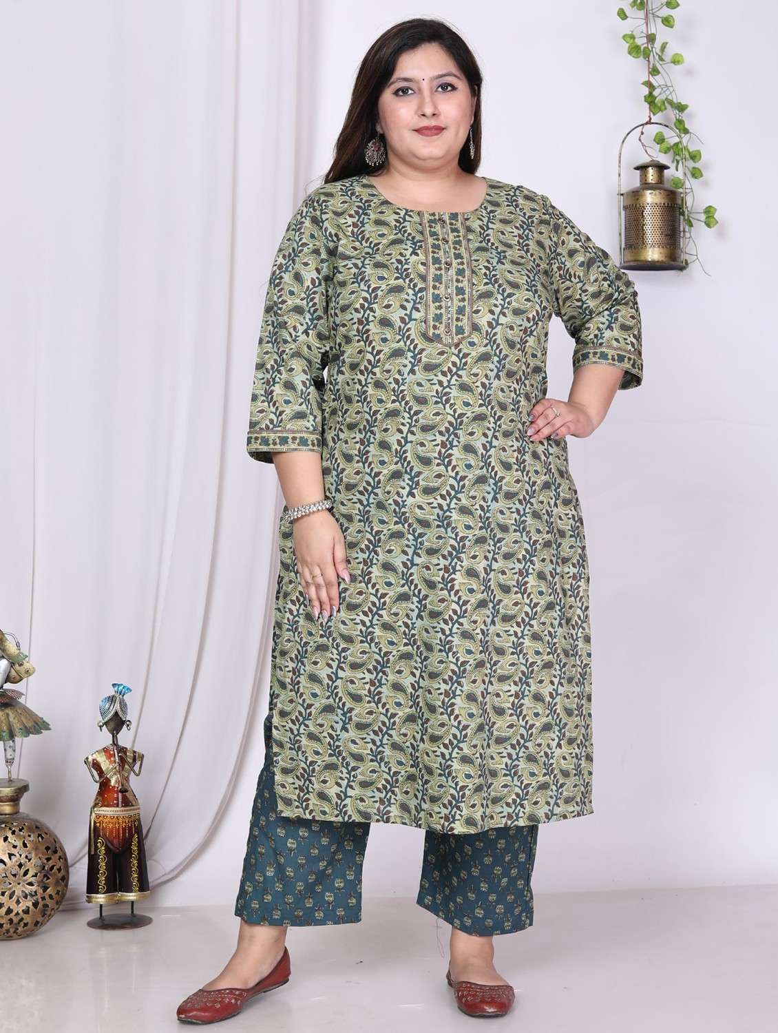 women paisley printed three quarter sleeve kurta pant with dupatta set - 22076479 -  Standard Image - 2