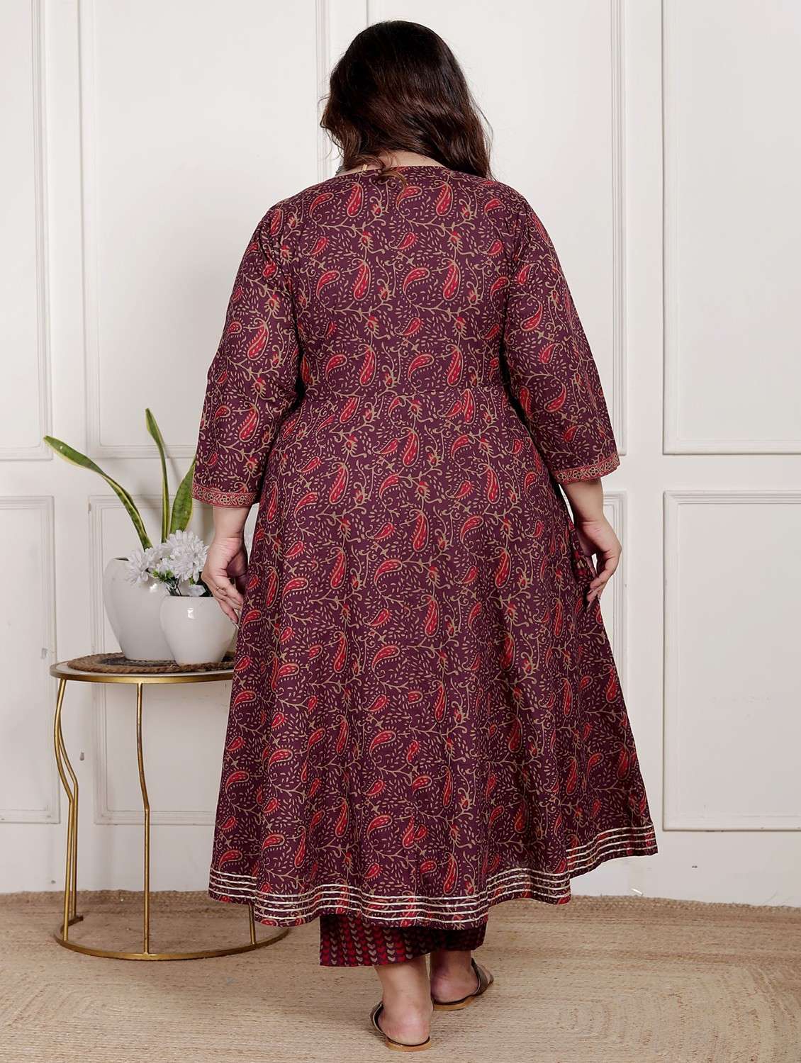 women paisley printed three quarter sleeve kurta pant with dupatta set - 22076557 -  Standard Image - 2