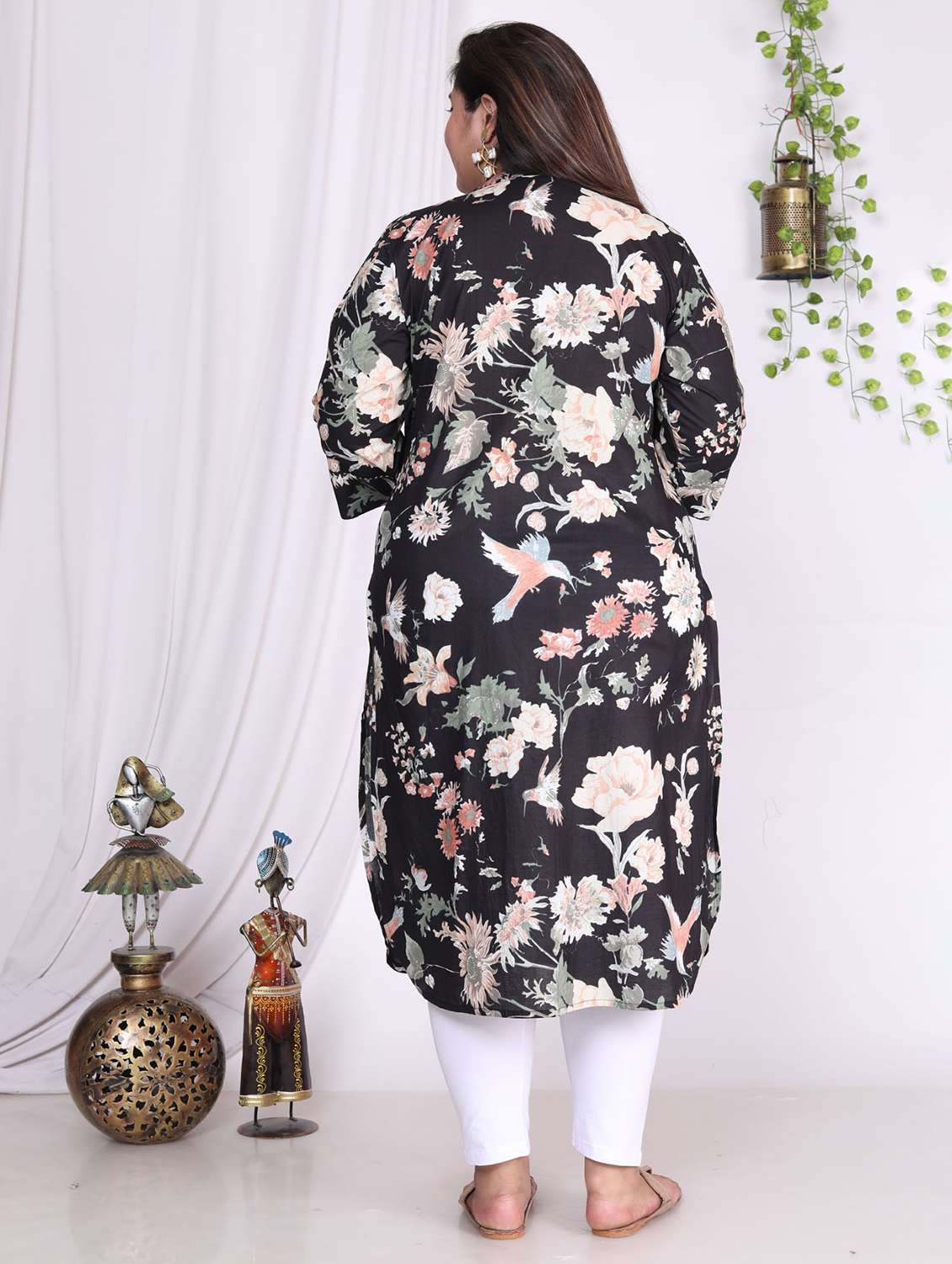 Women Plus Size Three Quarter Sleeve Straight Kurta - 22076559 -  Standard Image - 2