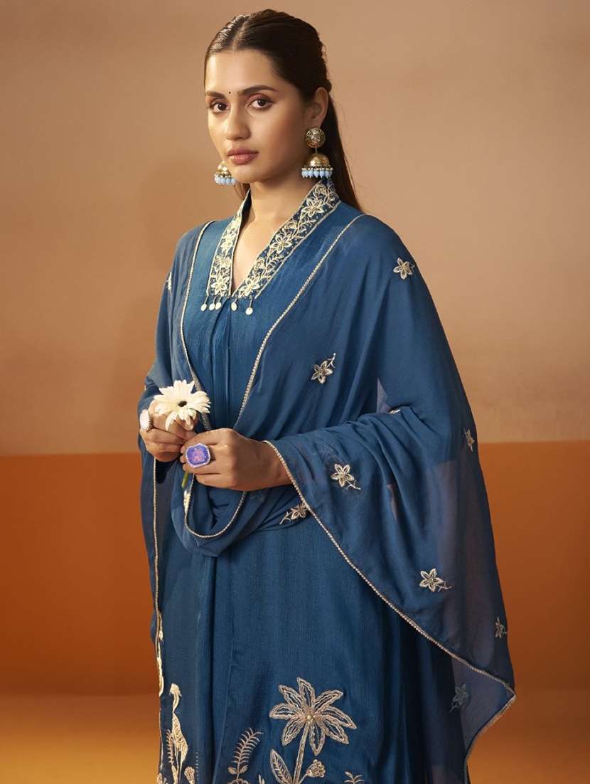 women embroidered three quarter sleeve kurta pant with dupatta set - 22076984 - Standard Image - 2