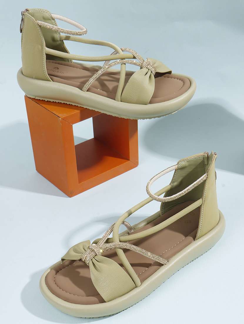 women solid strappy gladiators flats