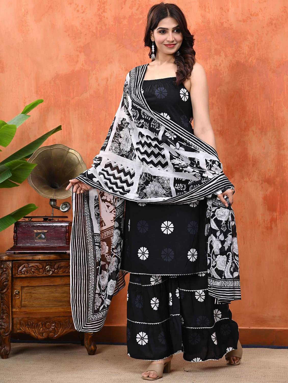 women printed shoulder strap kurta sharara with dupatta set - 22078387 - Standard Image - 2