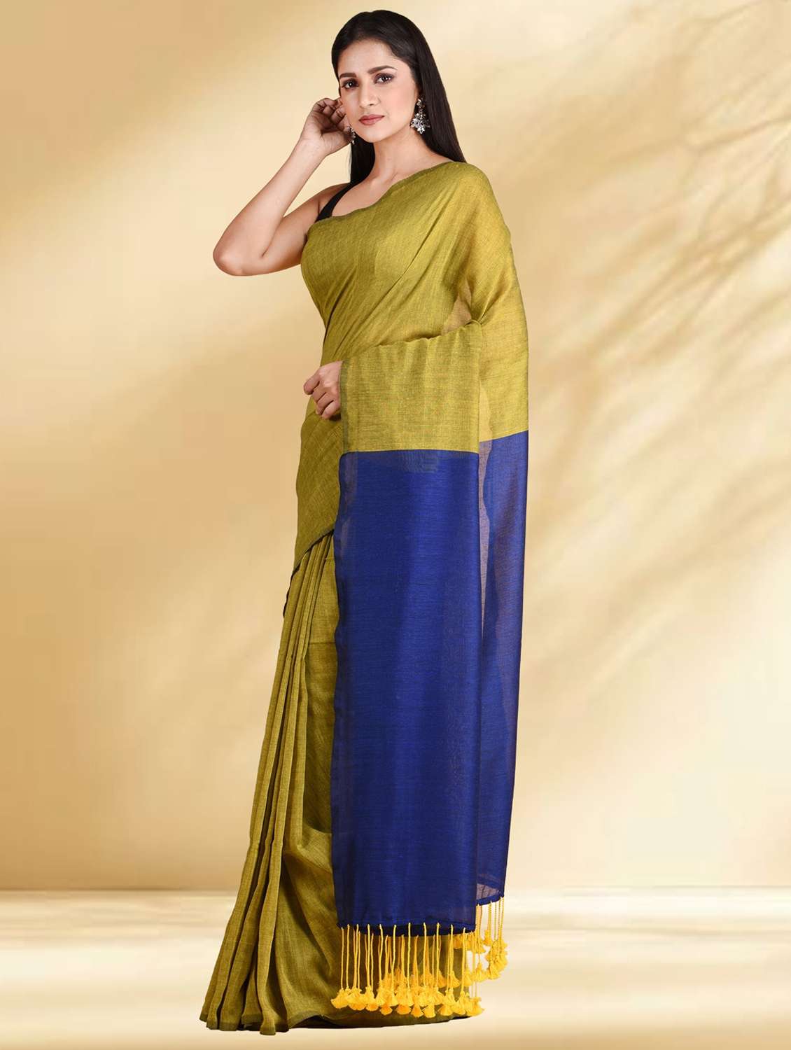 women solid handloom saree with blouse - 22079278 -  Standard Image - 2