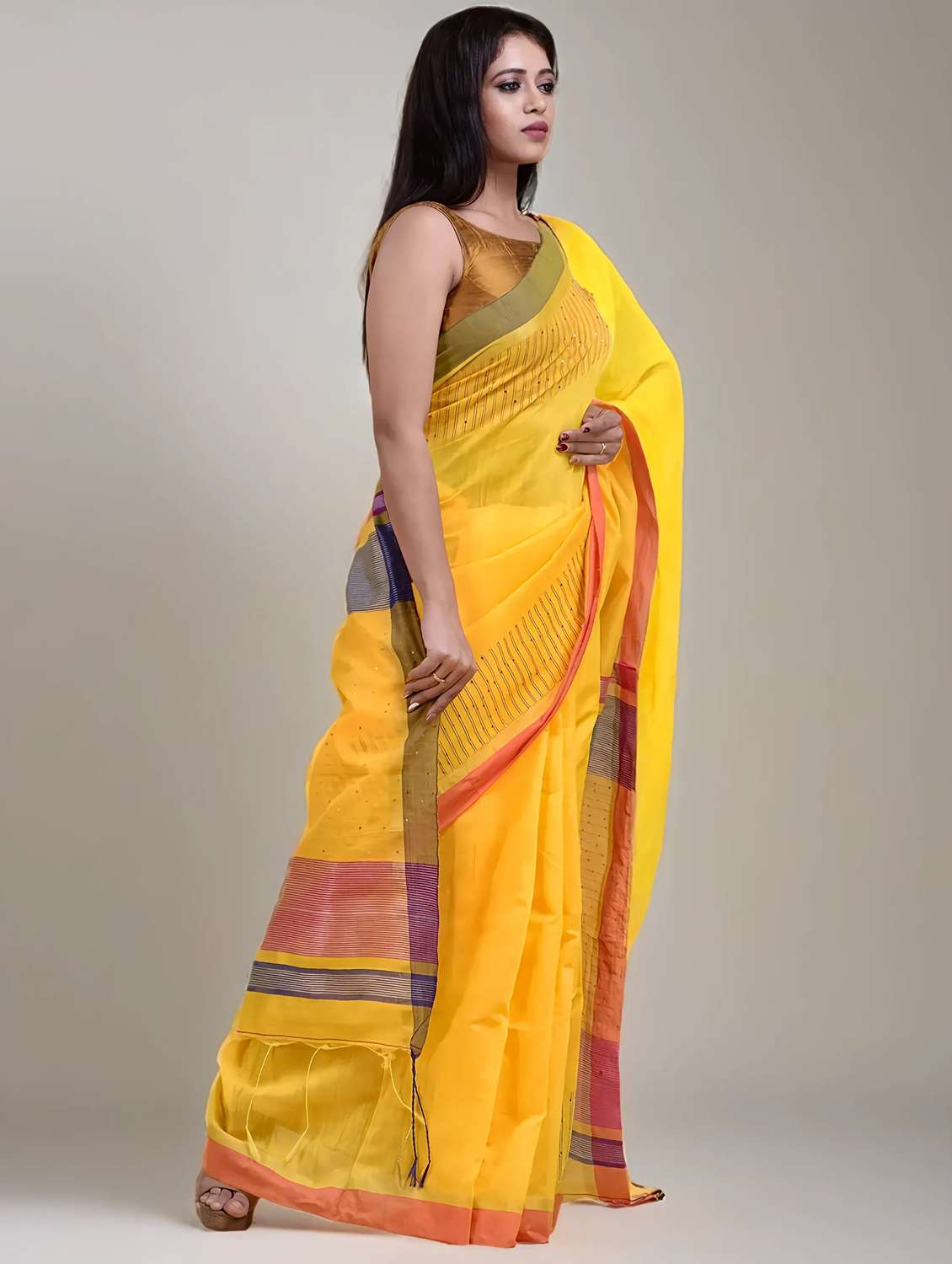 women self design handloom saree with blouse - 22079282 -  Standard Image - 2