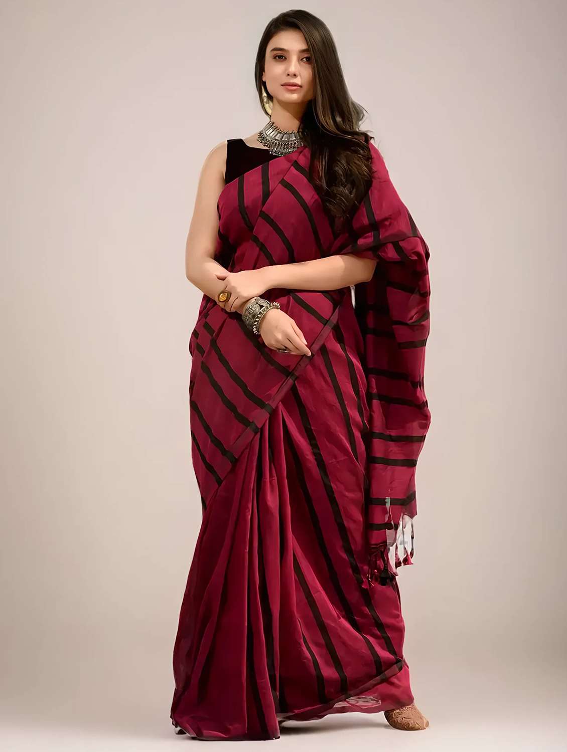 women magenta handloom saree with blouse