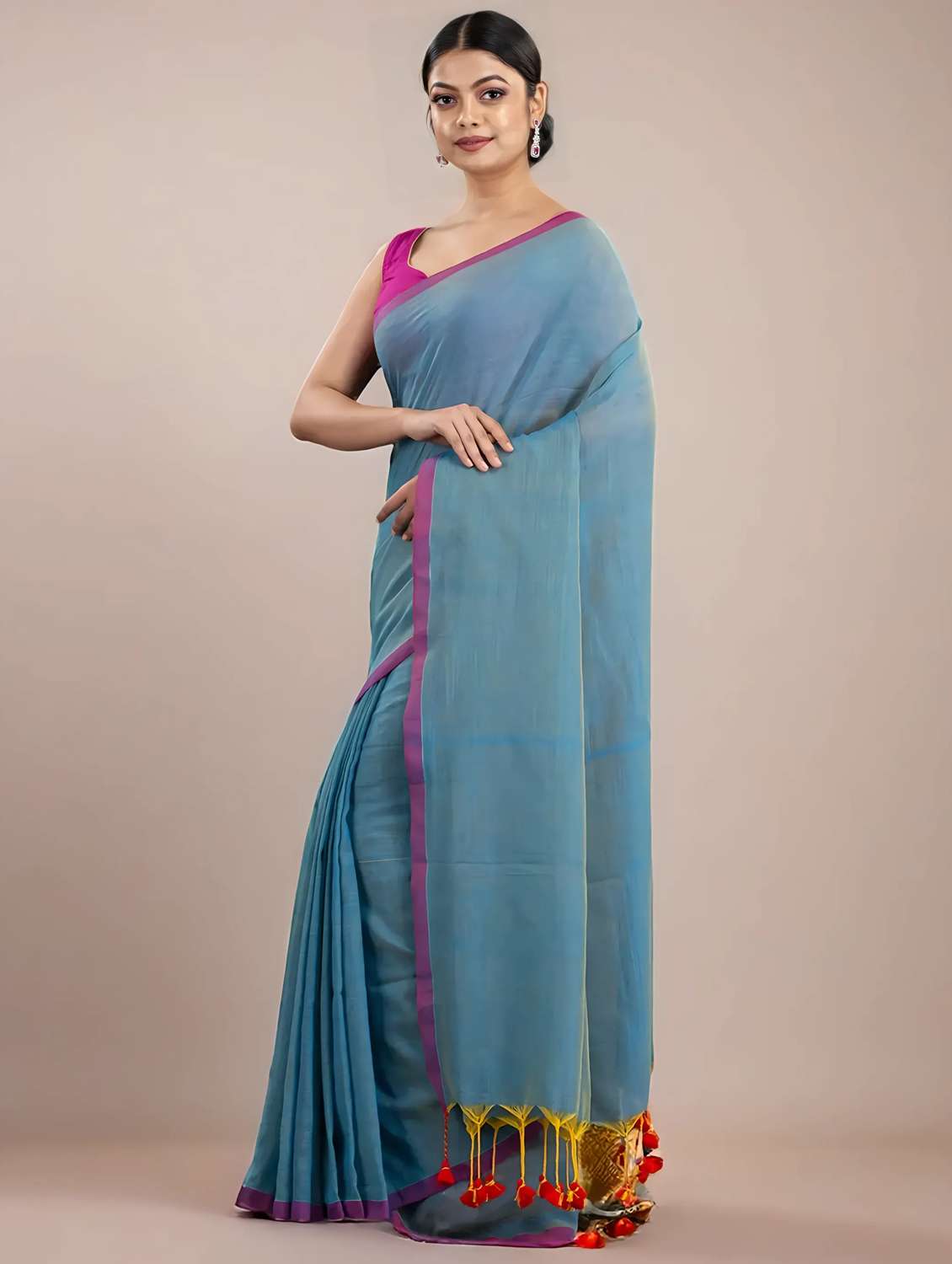 women solid handloom saree with blouse - 22079289 -  Standard Image - 2
