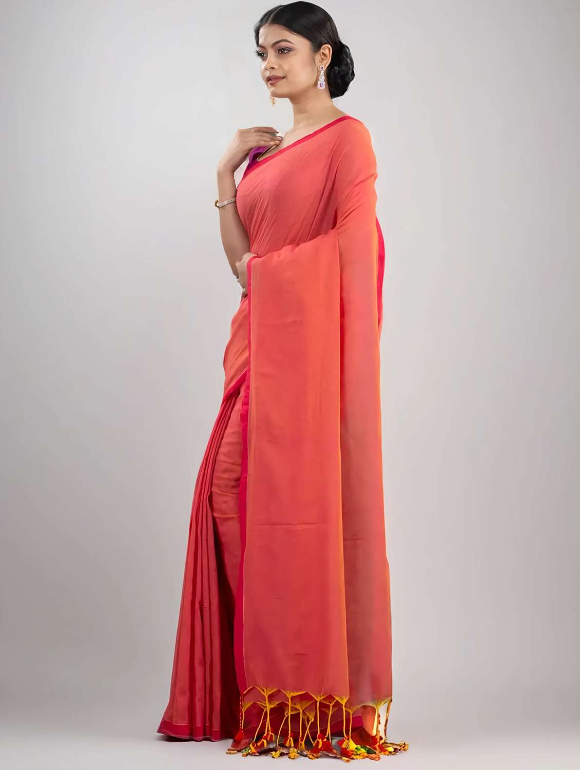 women solid handloom saree with blouse - 22079290 -  Standard Image - 2
