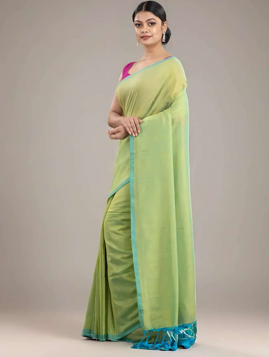 women solid handloom saree with blouse - 22079292 -  Standard Image - 2