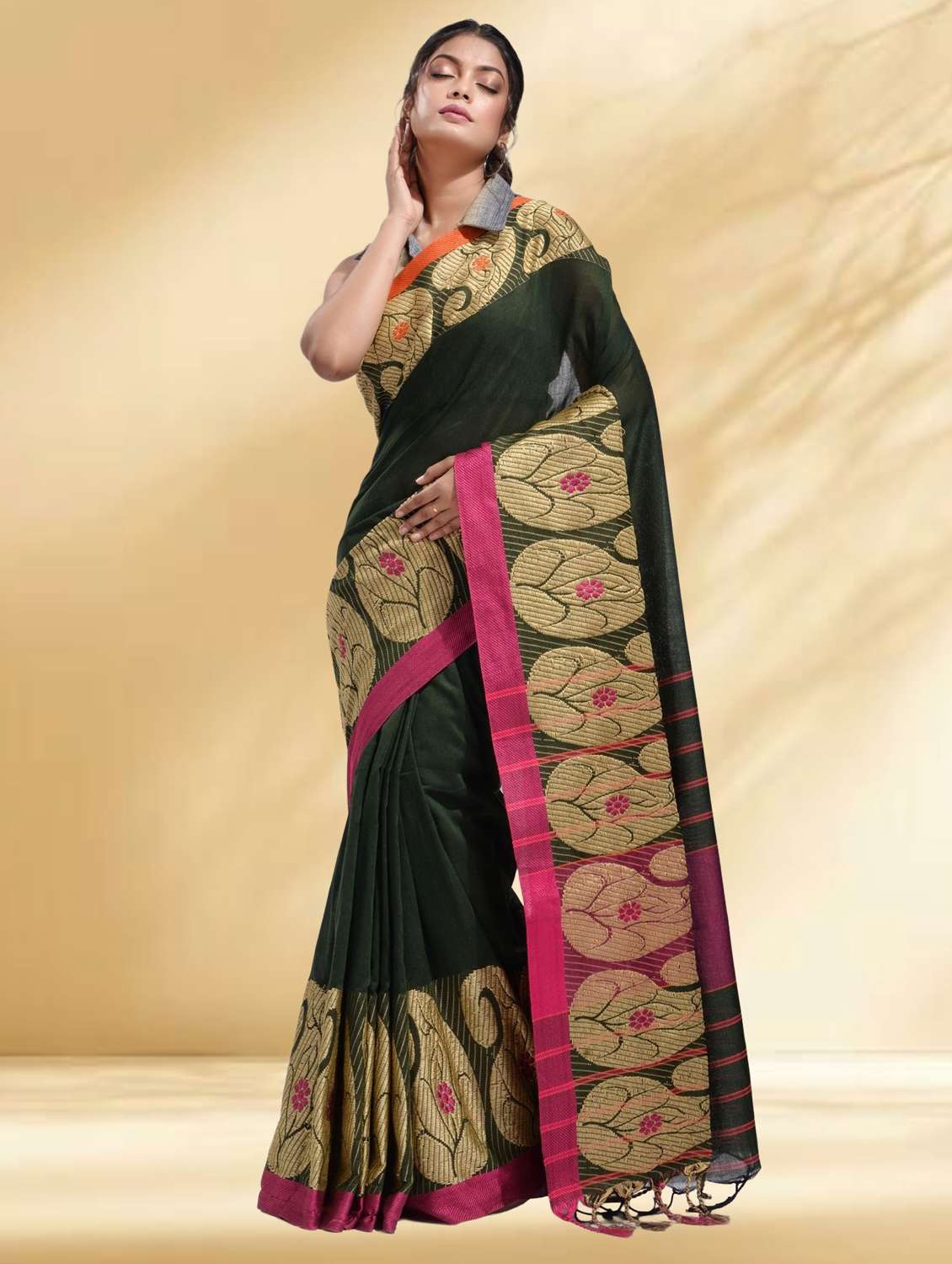 women solid with bordered handloom saree with blouse - 22079300 -  Standard Image - 2