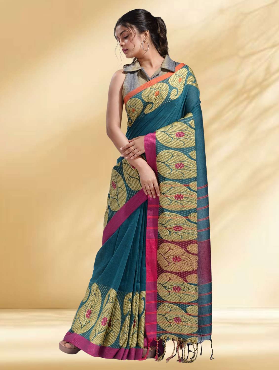 women solid with bordered handloom saree with blouse - 22079301 - Standard Image - 2