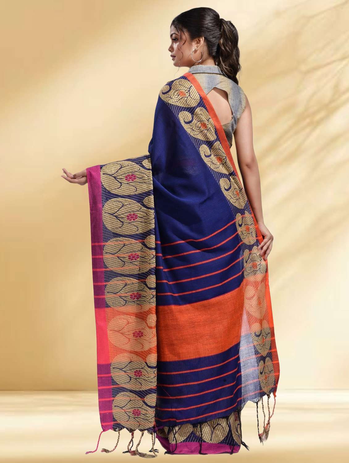 women solid with bordered handloom saree with blouse - 22079302 - Standard Image - 2