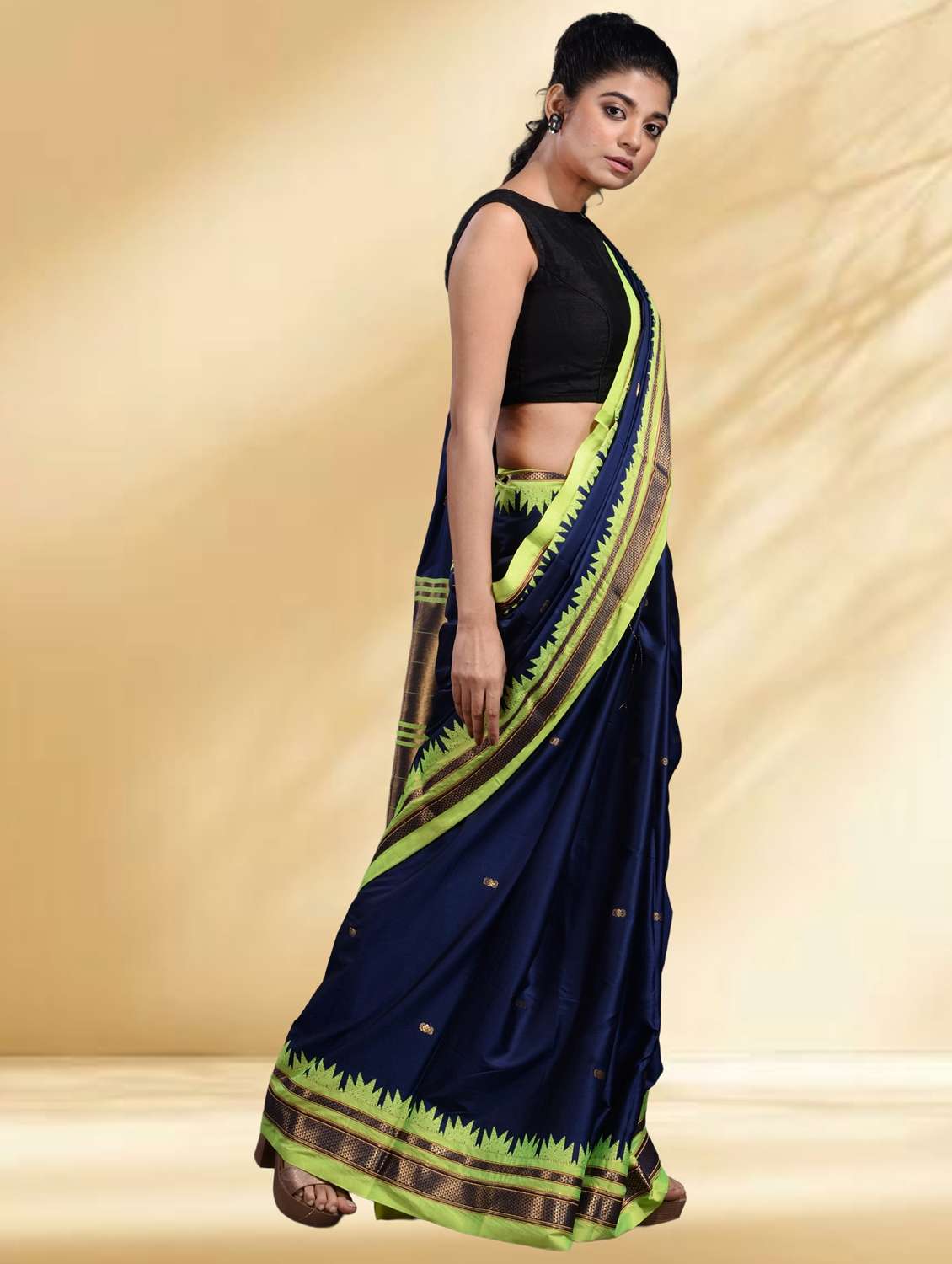 women self design handloom saree with blouse - 22079305 -  Standard Image - 2