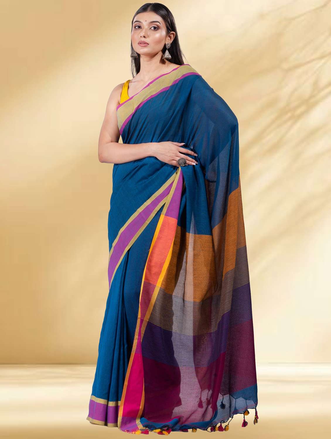 women solid with bordered handloom saree with blouse - 22079308 - Standard Image - 2