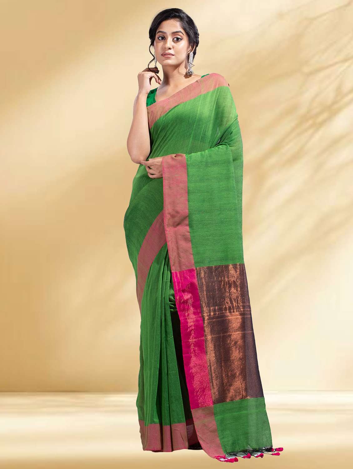 women solid with bordered handloom saree with blouse