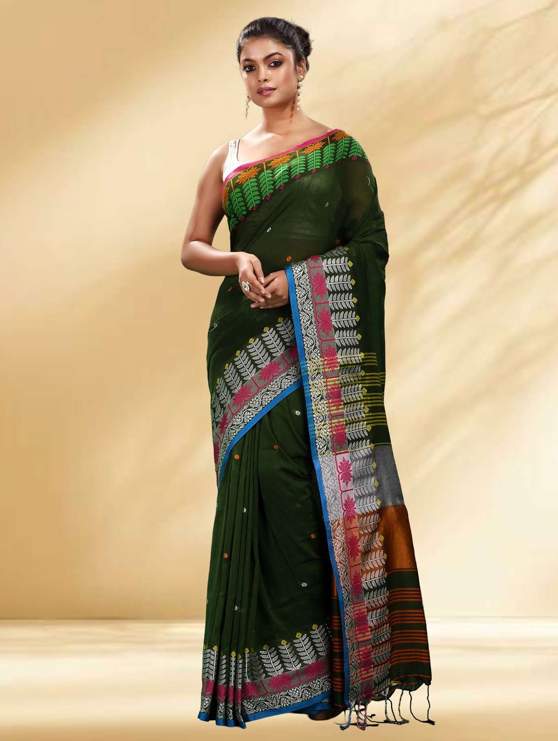 women self design handloom saree with blouse