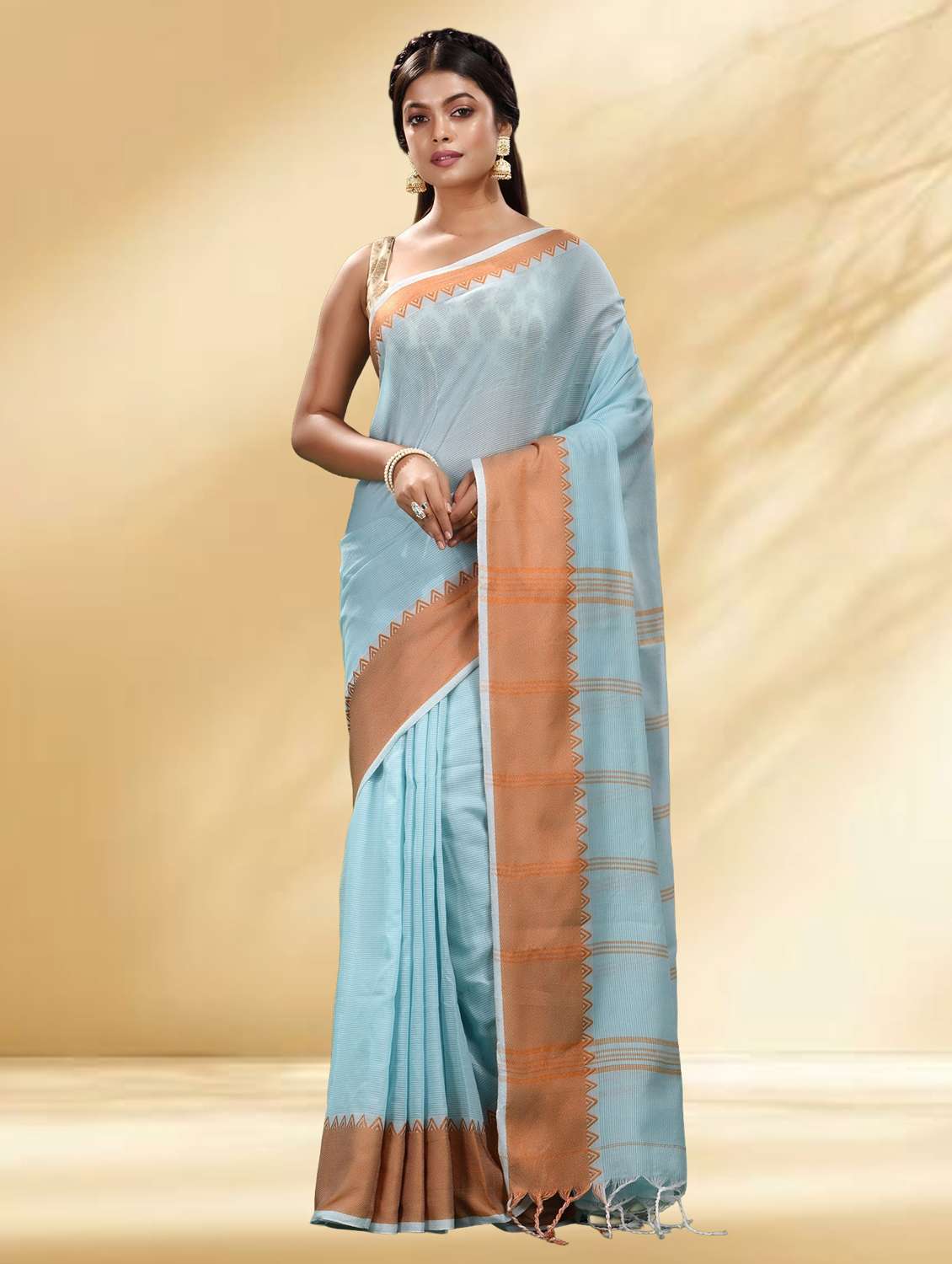 women self design handloom saree with blouse