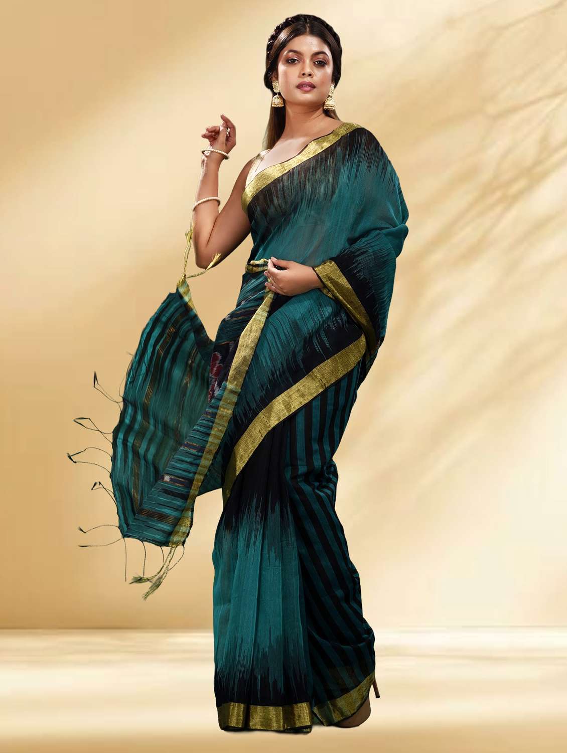 women self design handloom saree with blouse - 22079326 - Standard Image - 2