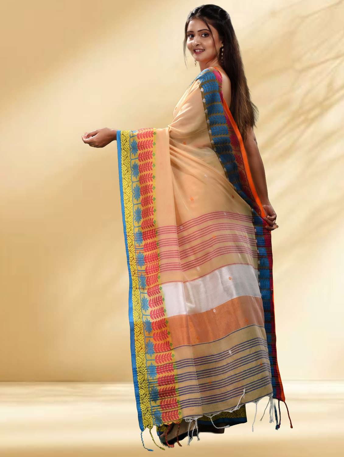 women self design handloom saree with blouse - 22079328 -  Standard Image - 2