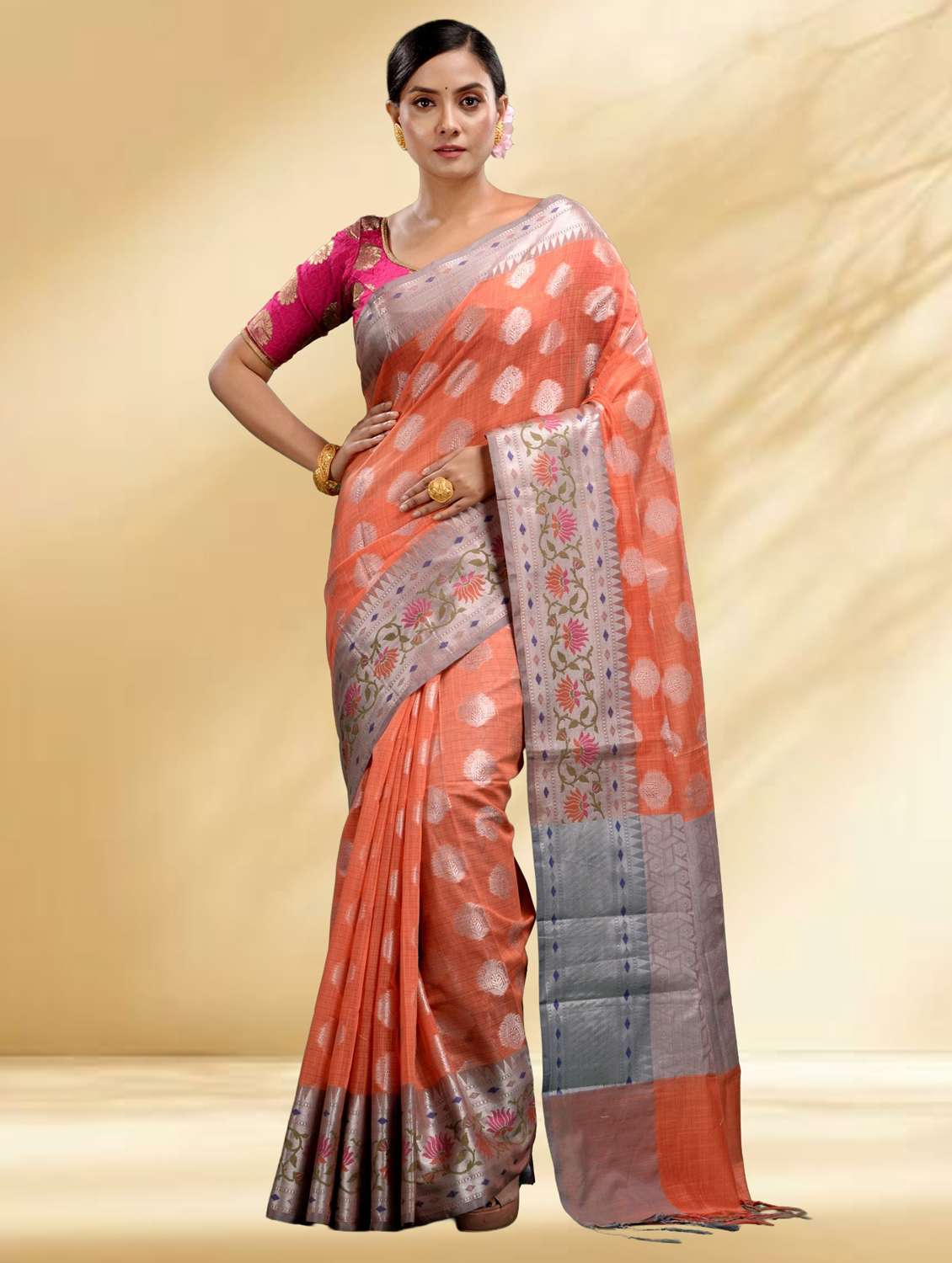 women self design handloom saree with blouse