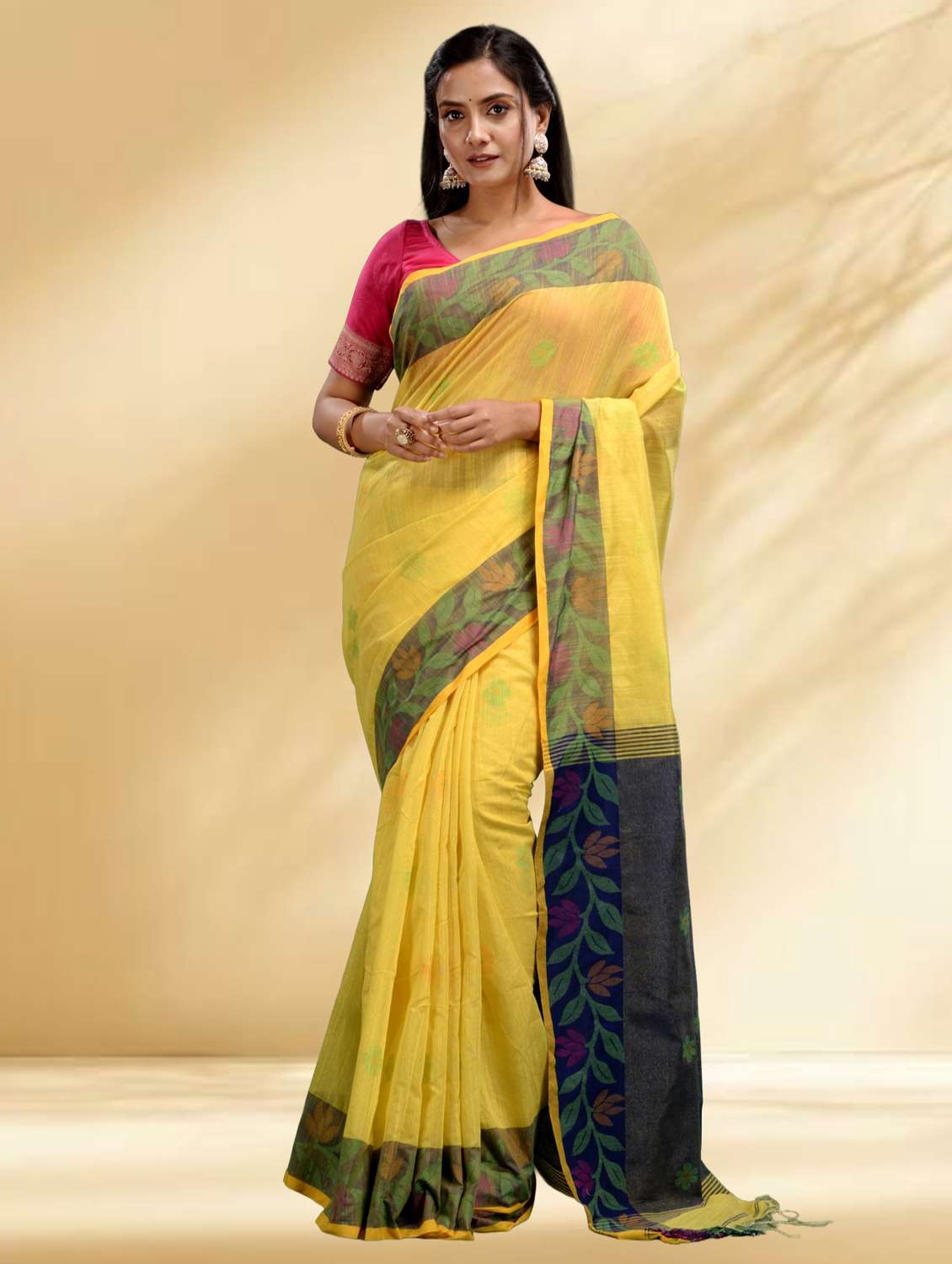 women self design handloom saree with blouse