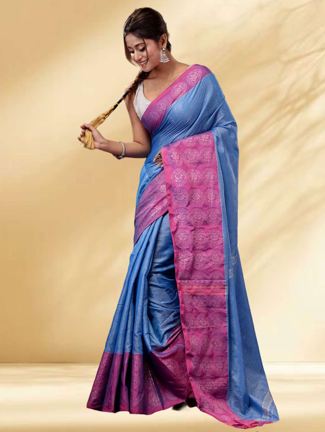 women solid with bordered handloom saree with blouse - 22079351 -  Standard Image - 2