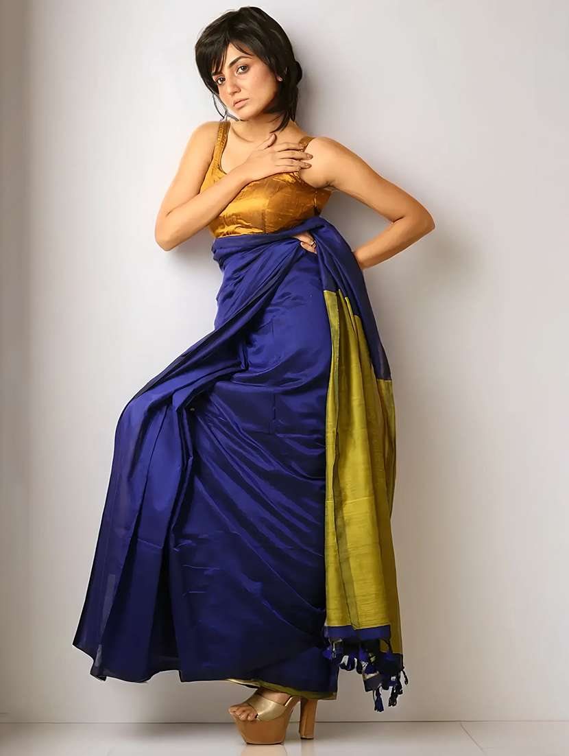 women solid handloom saree with blouse - 22079354 -  Standard Image - 2