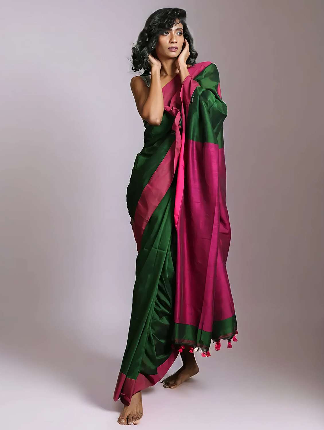 women solid with bordered handloom saree with blouse