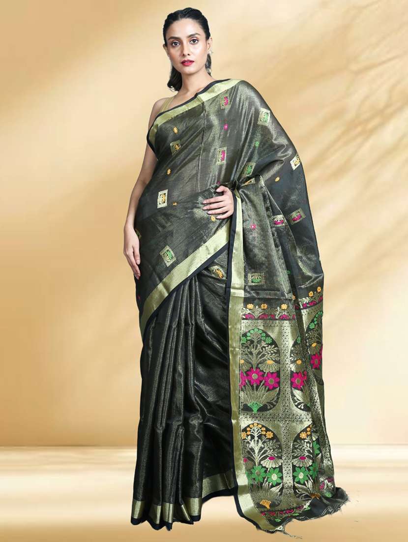 women self design handloom saree with blouse