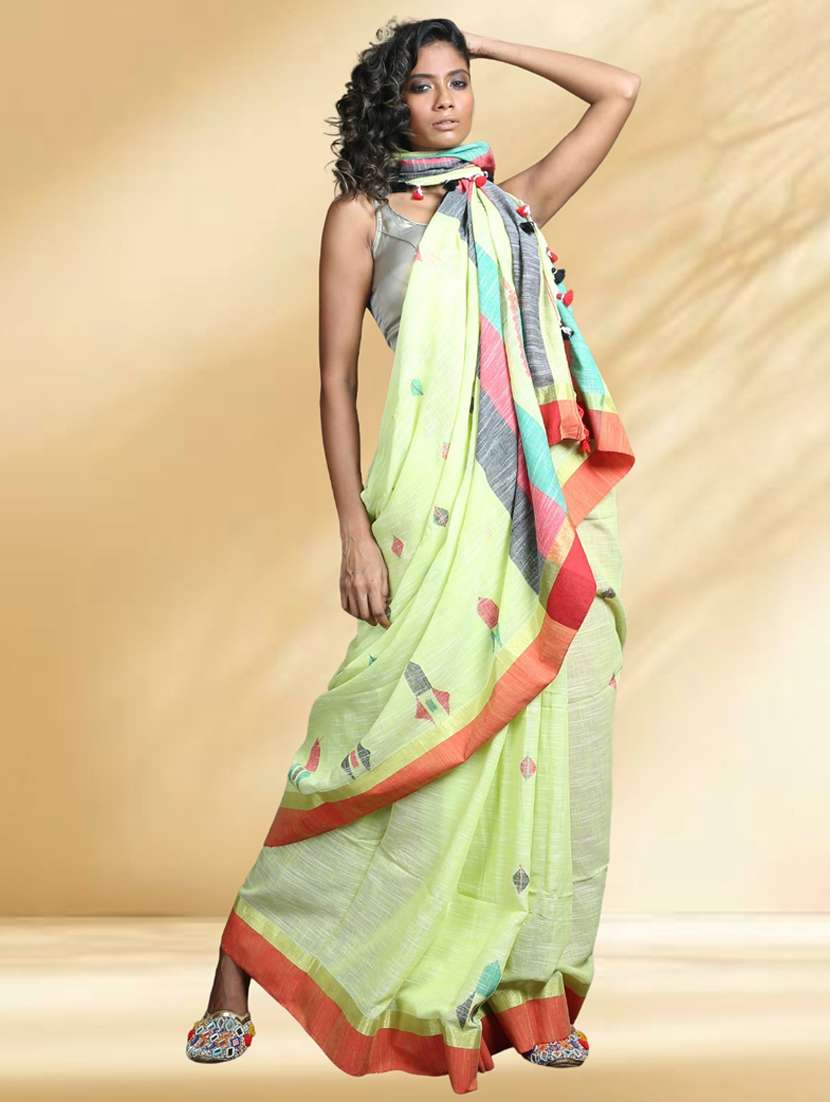 women self design handloom saree with blouse