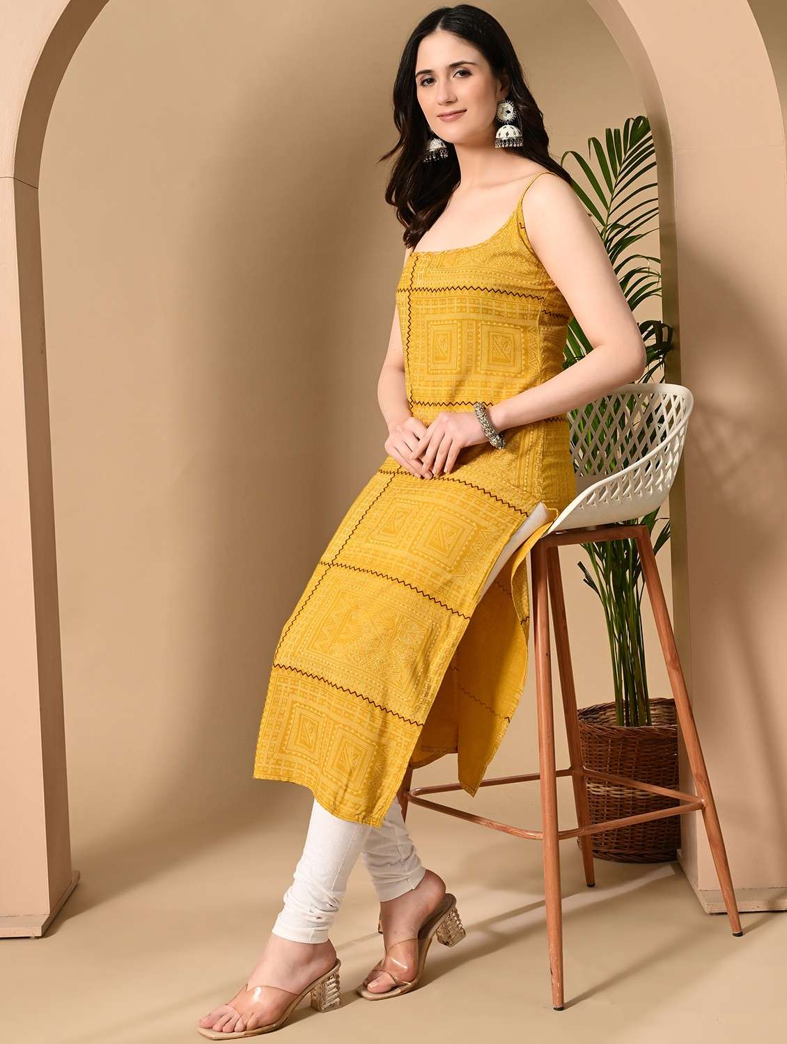 women printed sleeveless straight kurta - 22079758 -  Zoom Image - 0