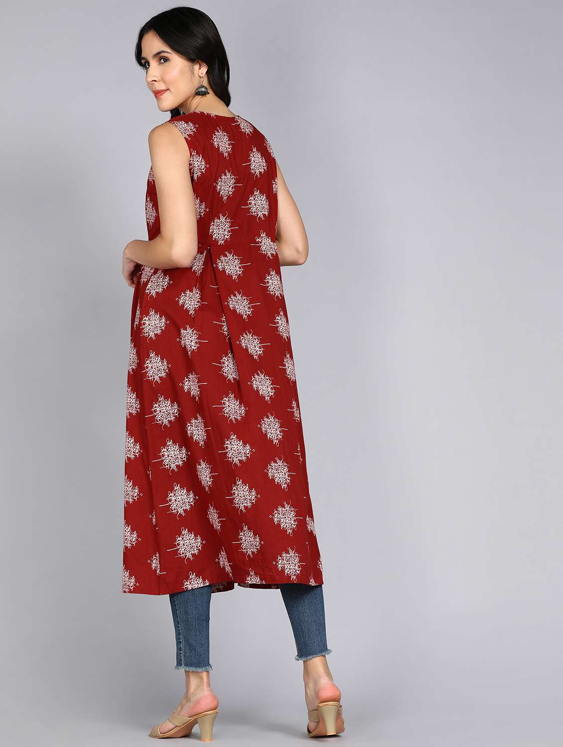 women printed sleeveless front slit kurta - 22079762 -  Standard Image - 2