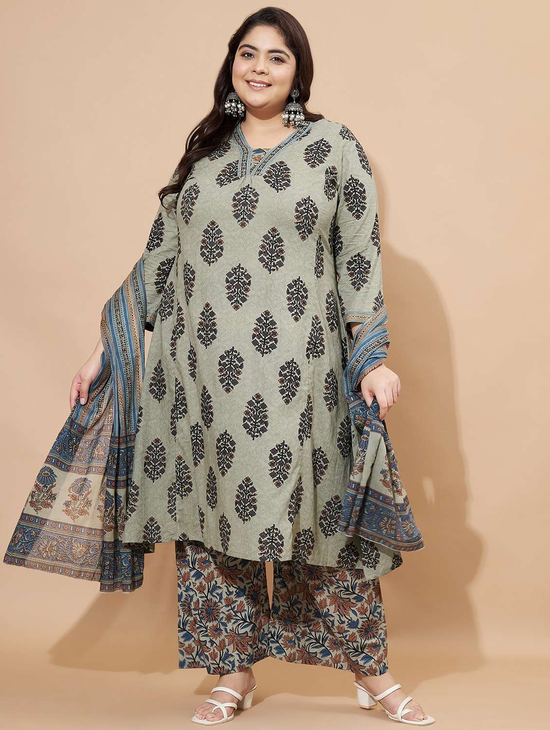women three quarter sleeve kurta palazzo with dupatta set - 22080555 -  Standard Image - 2