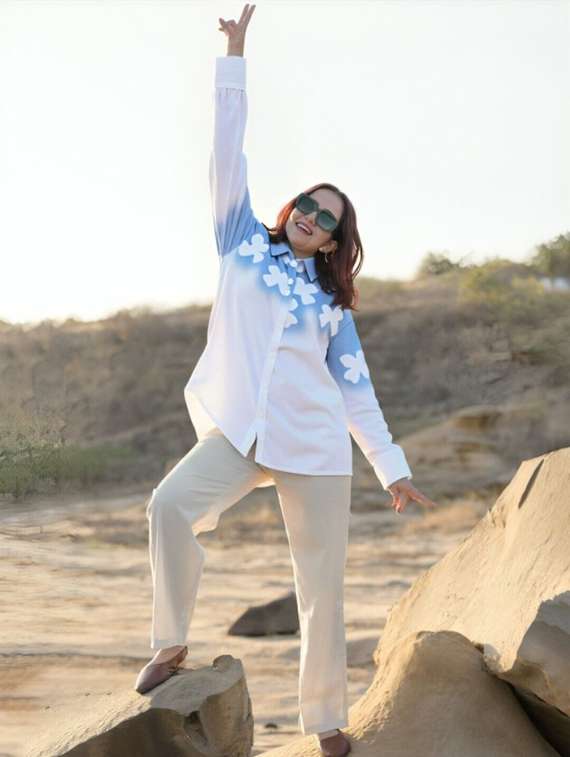 women floral print long sleeve collared shirt - 22081175 - Standard Image - 2