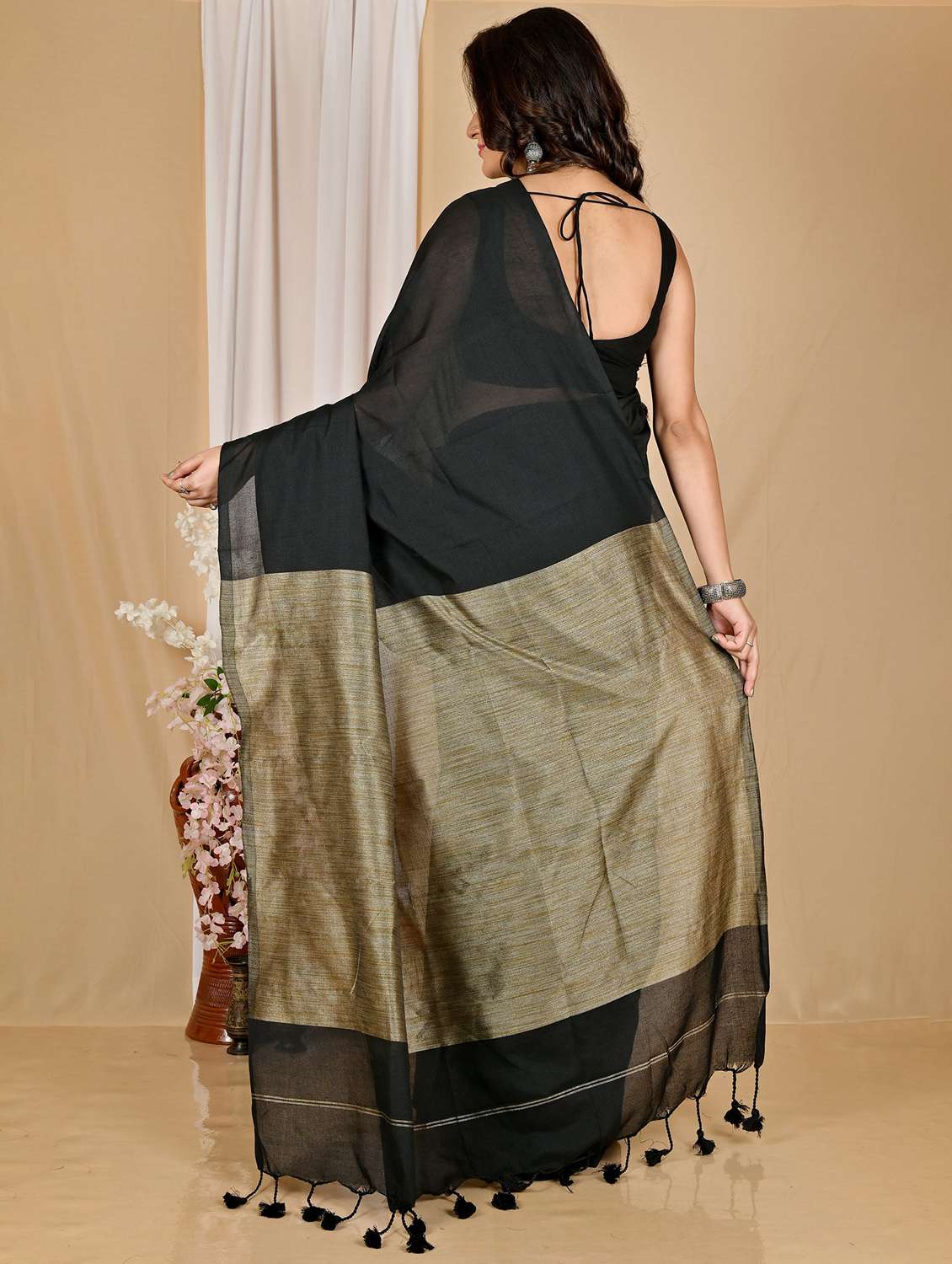 women solid handloom saree with blouse - 22081710 -  Standard Image - 2