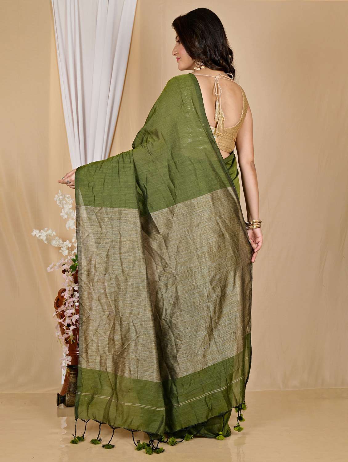 women solid handloom saree with blouse - 22081784 -  Standard Image - 2