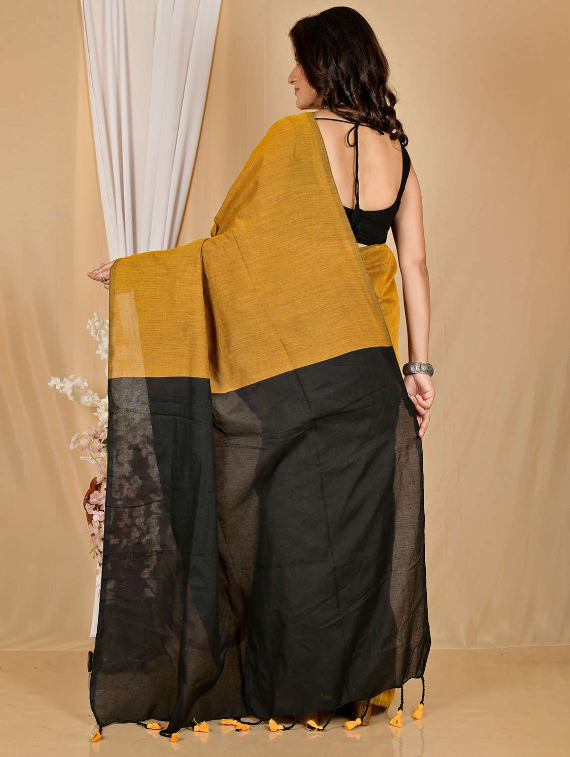 women solid handloom saree with blouse - 22081810 -  Standard Image - 2