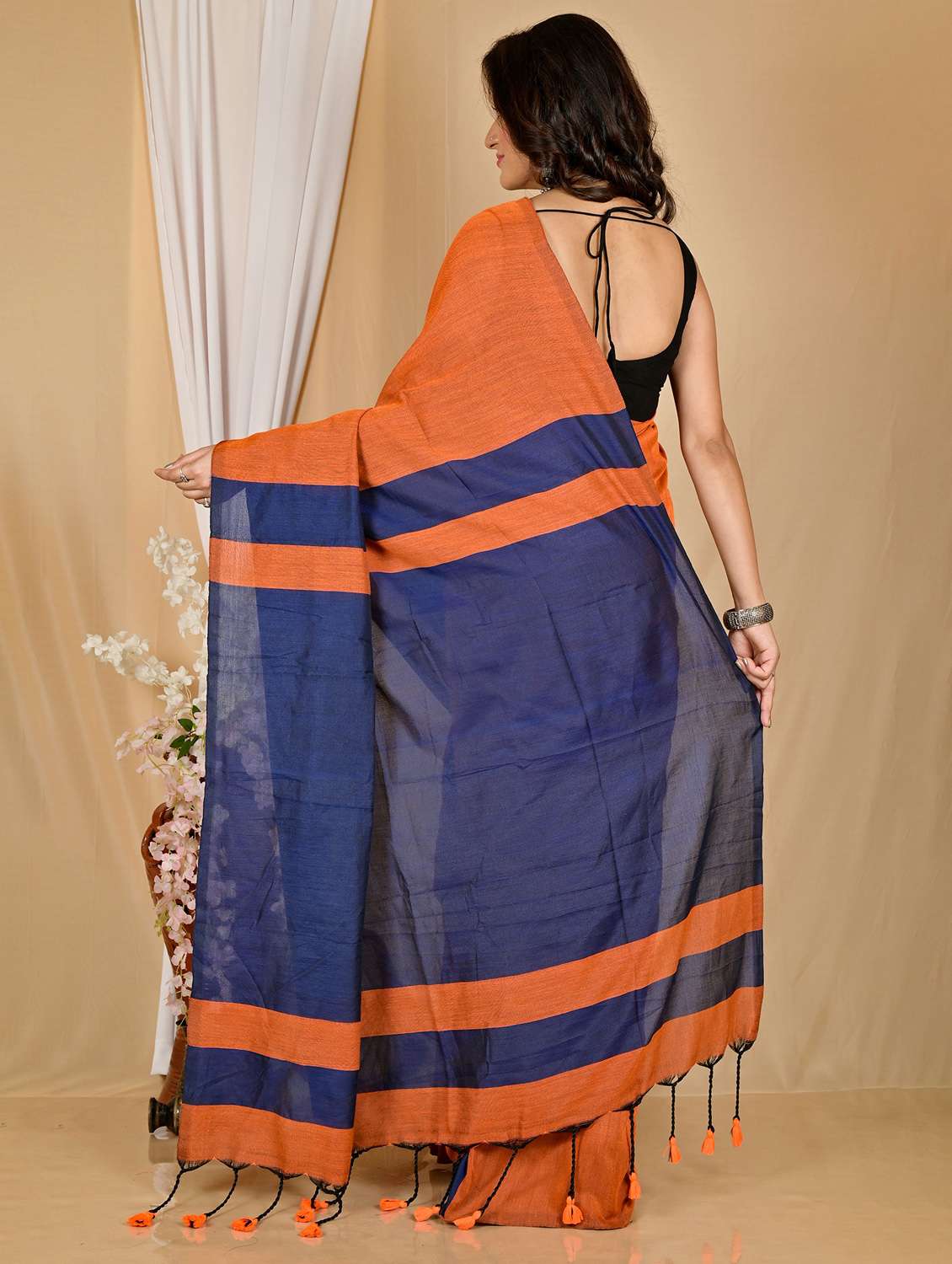 women solid handloom saree with blouse - 22081852 -  Standard Image - 2