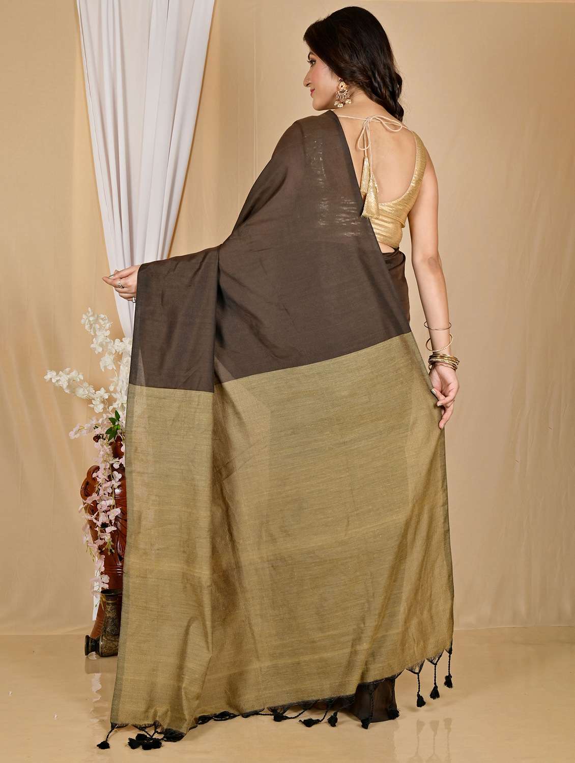 women solid handloom saree with blouse - 22081854 -  Standard Image - 2