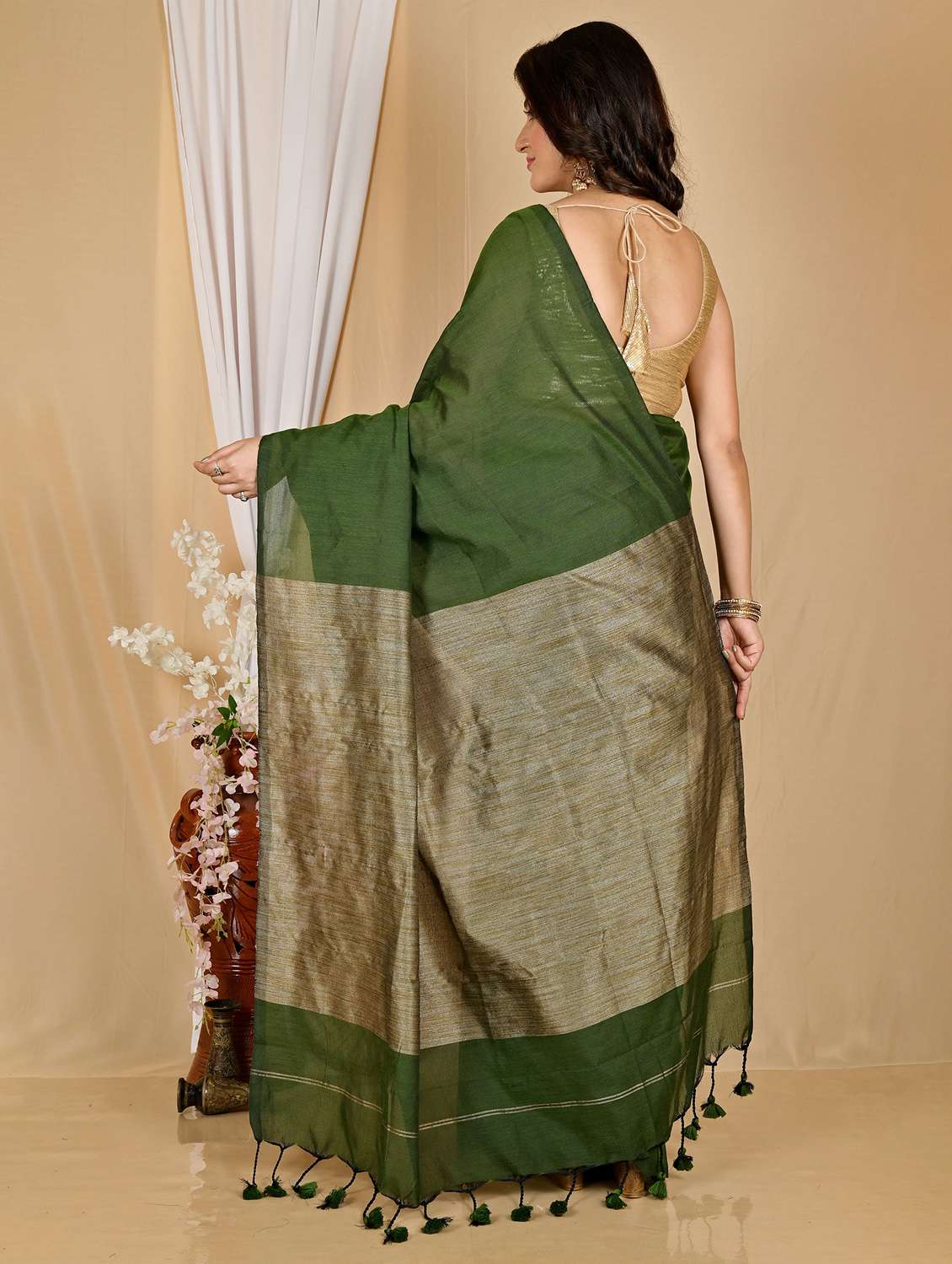 women solid handloom saree with blouse - 22081855 - Standard Image - 2