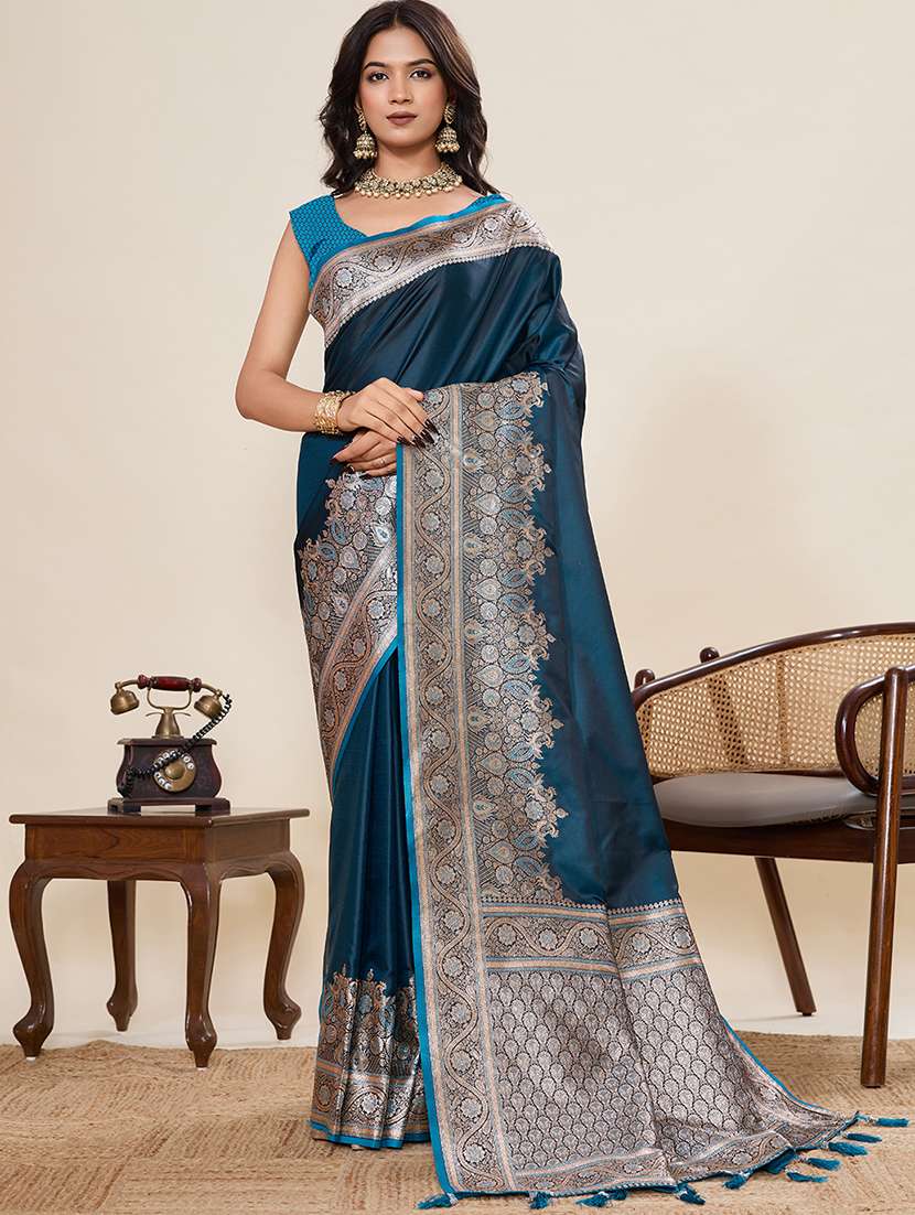women solid with bordered saree with blouse