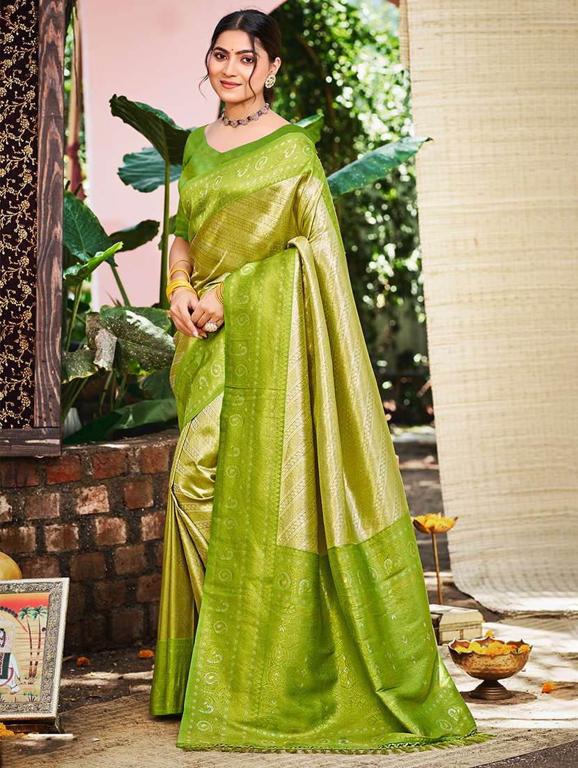 women self design kanjivaram saree with blouse