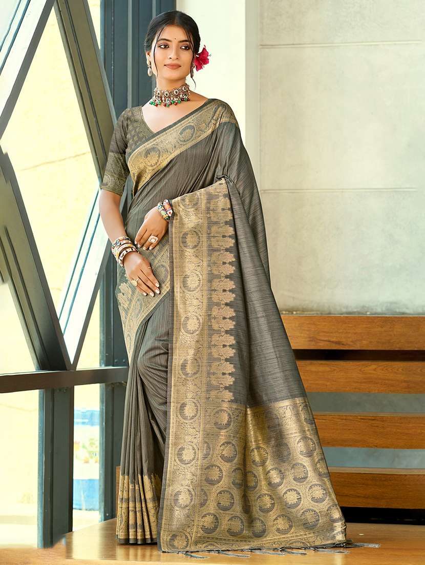 women self design kanjivaram saree with blouse