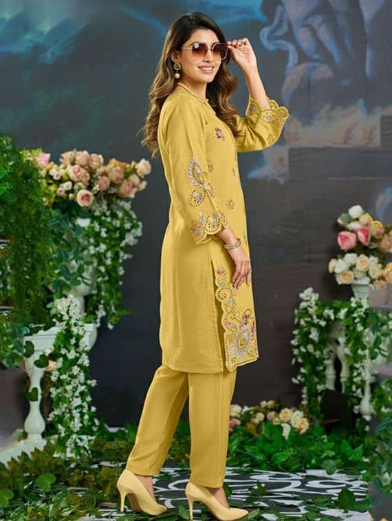women solid three quarter sleeve kurta pant set - 22082477 - Standard Image - 2